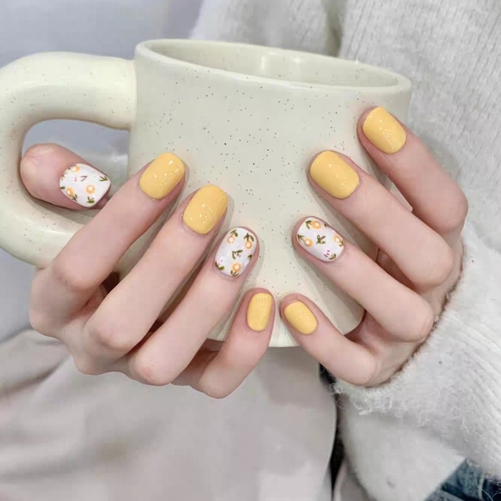 Sunshine Yellow Floral Press On Nails Hand Painted Daisy Spring Art Size Small